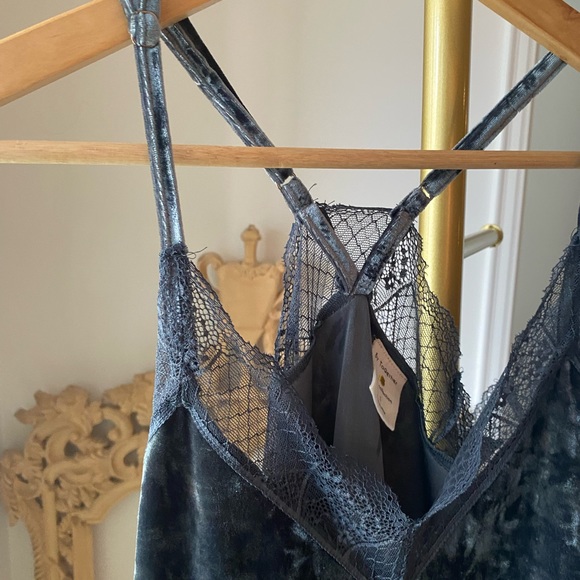 Crushed Velvet-like Tank with Lace Trim, blue-grey, small - Picture 3 of 7